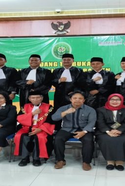 Bukan Sekadar Sumpah, 12 Advokat PERSADIN Resmi Memulai Pengabdian di Dunia Hukum
